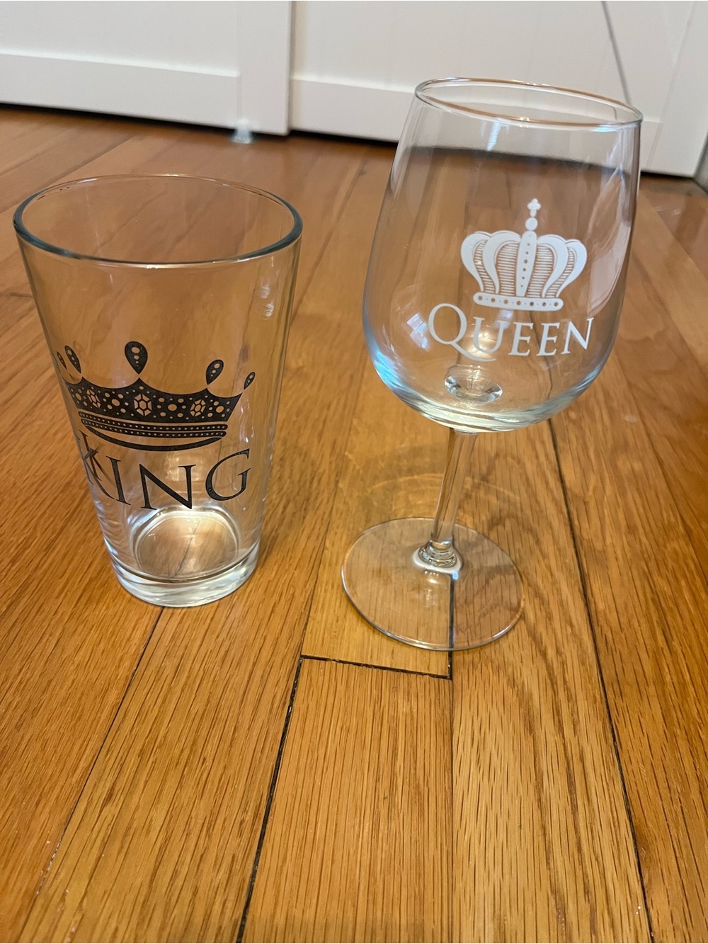 King & Queen Beer & Wine Glassware Set - Clear Crown Design - New in box